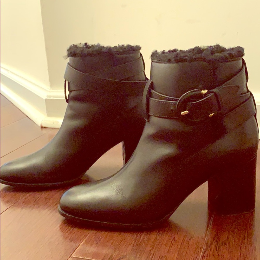 Burberry shearling boots in 38 in great